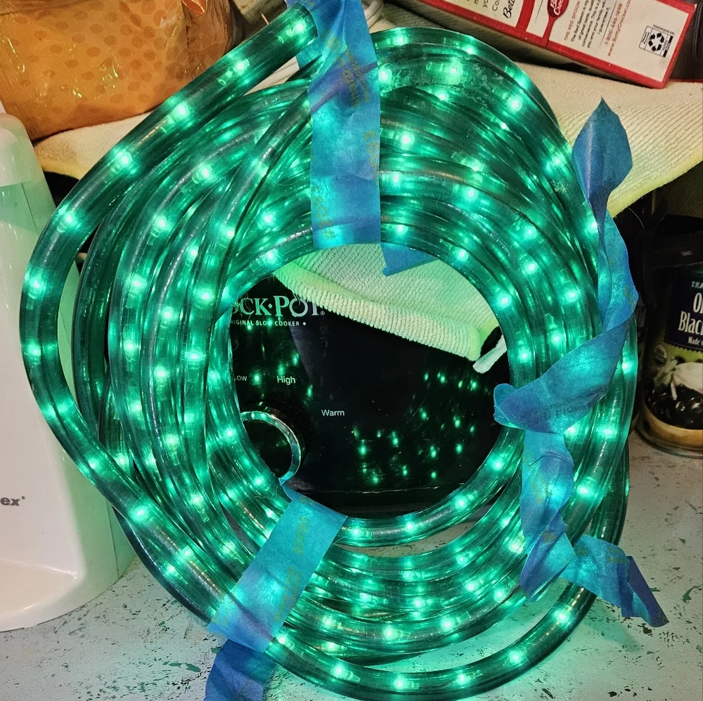 LED Flexable Rope light color is Green PRELOVED This is in good working condit